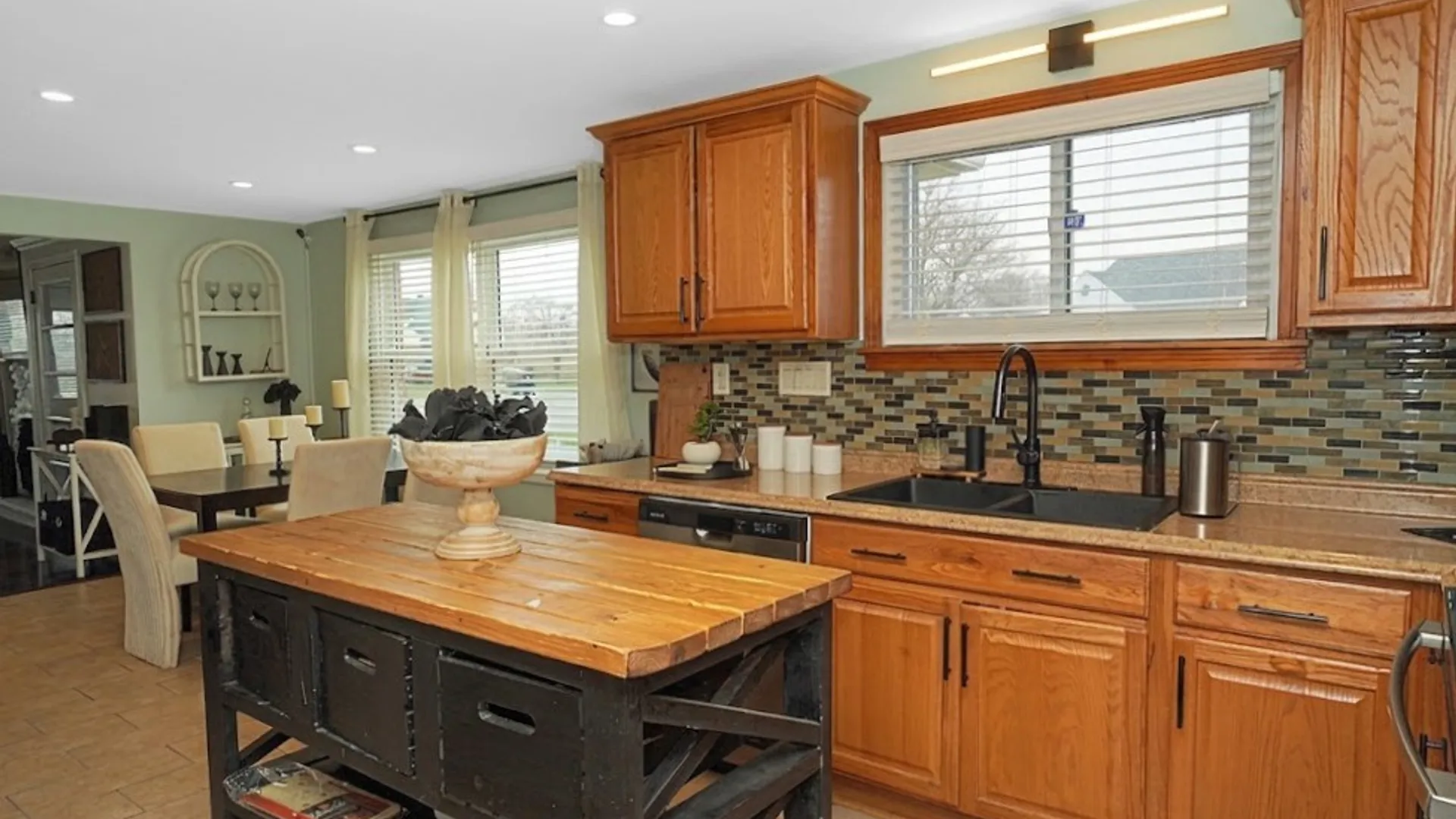 Property at 136 Miami Parkway, Cheektowaga, NY 14225 6