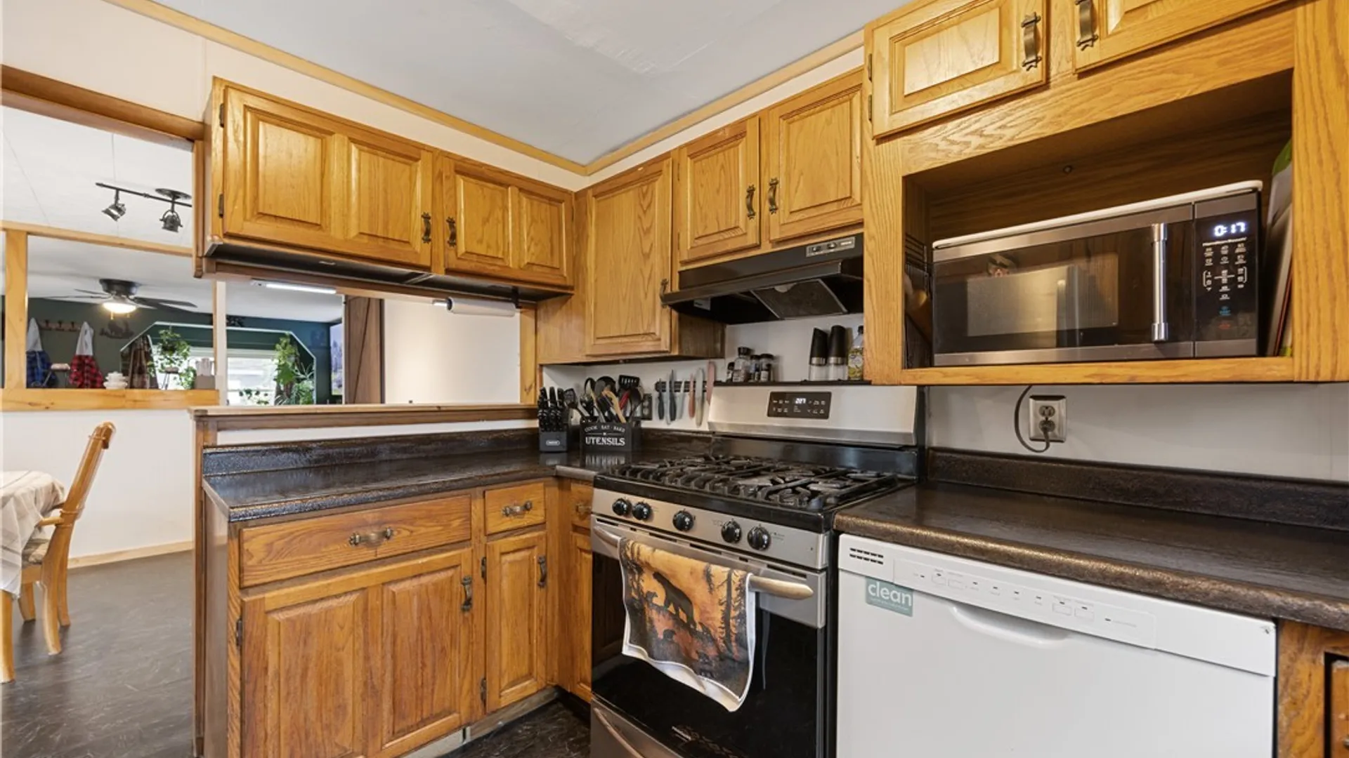 Property at 101 Crysler Drive, Manlius, NY 13057 14