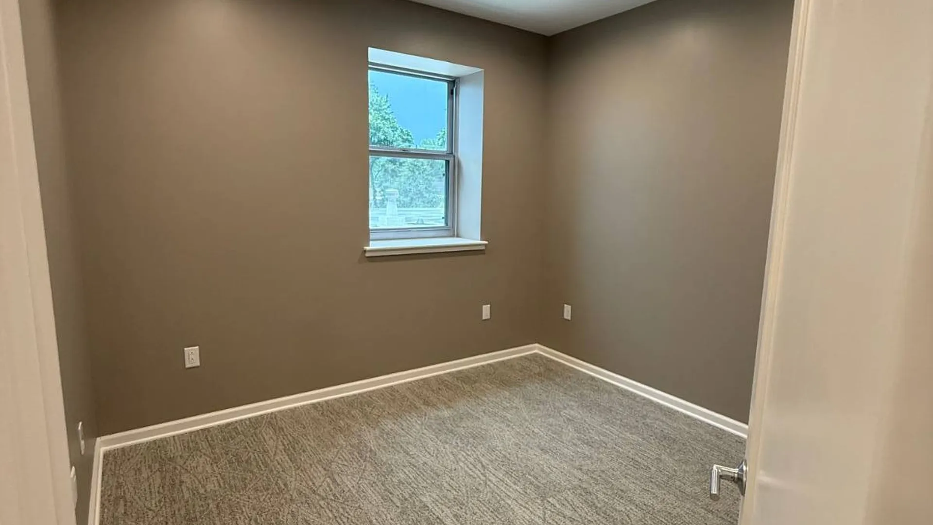 Property at 214 Kinne St, East Syracuse, NY 13057 5
