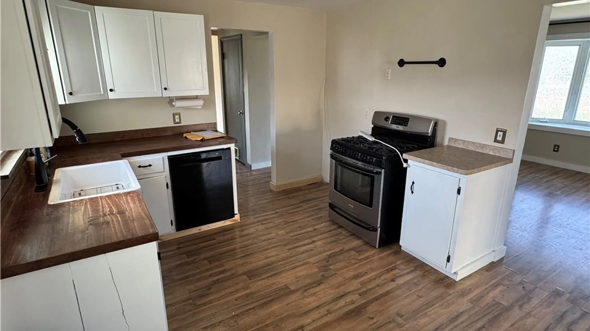 Property at 3001 Schoolview Road, Eden, NY 14057 12