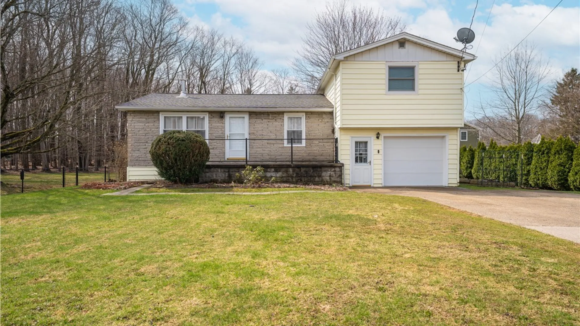 Property at 2125 Lakeview Road, Hamburg, NY 14085 2