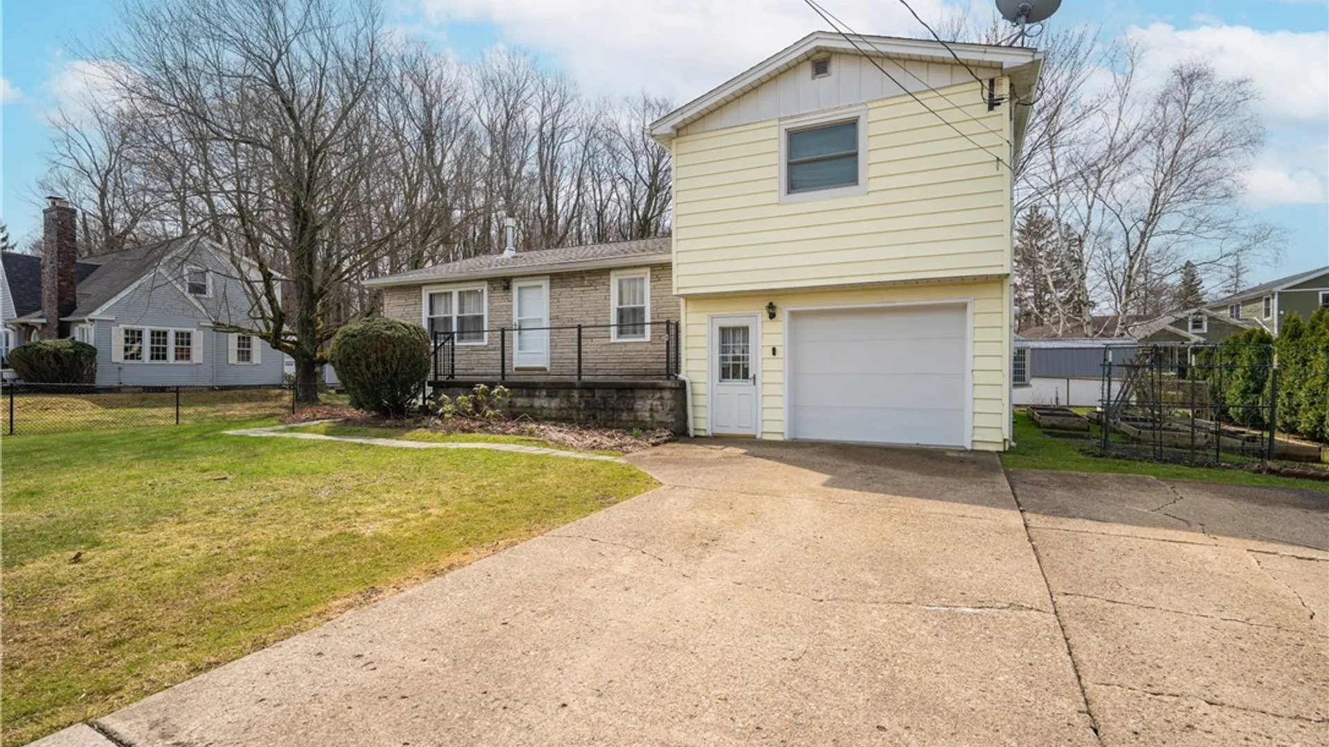 Property at 2125 Lakeview Road, Hamburg, NY 14085 3