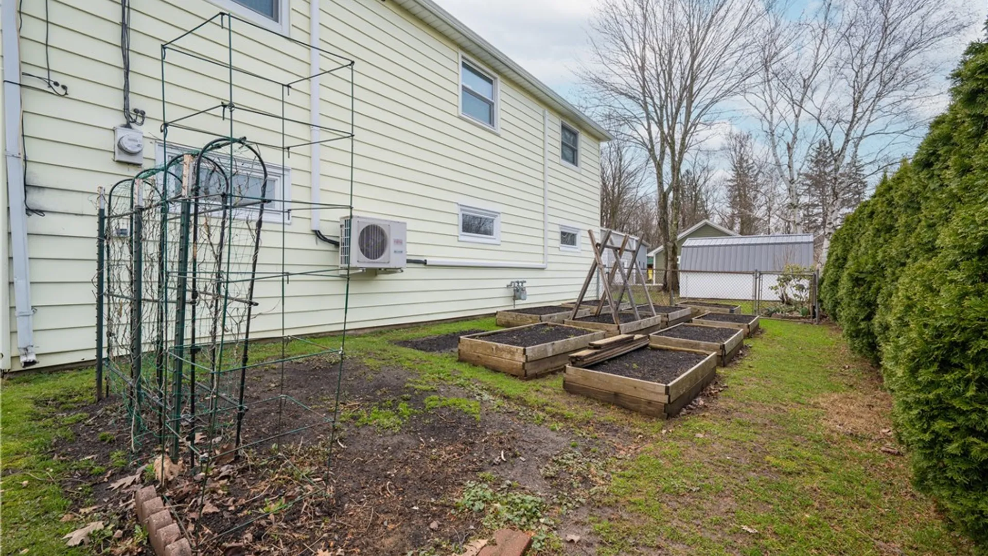 Property at 2125 Lakeview Road, Hamburg, NY 14085 6