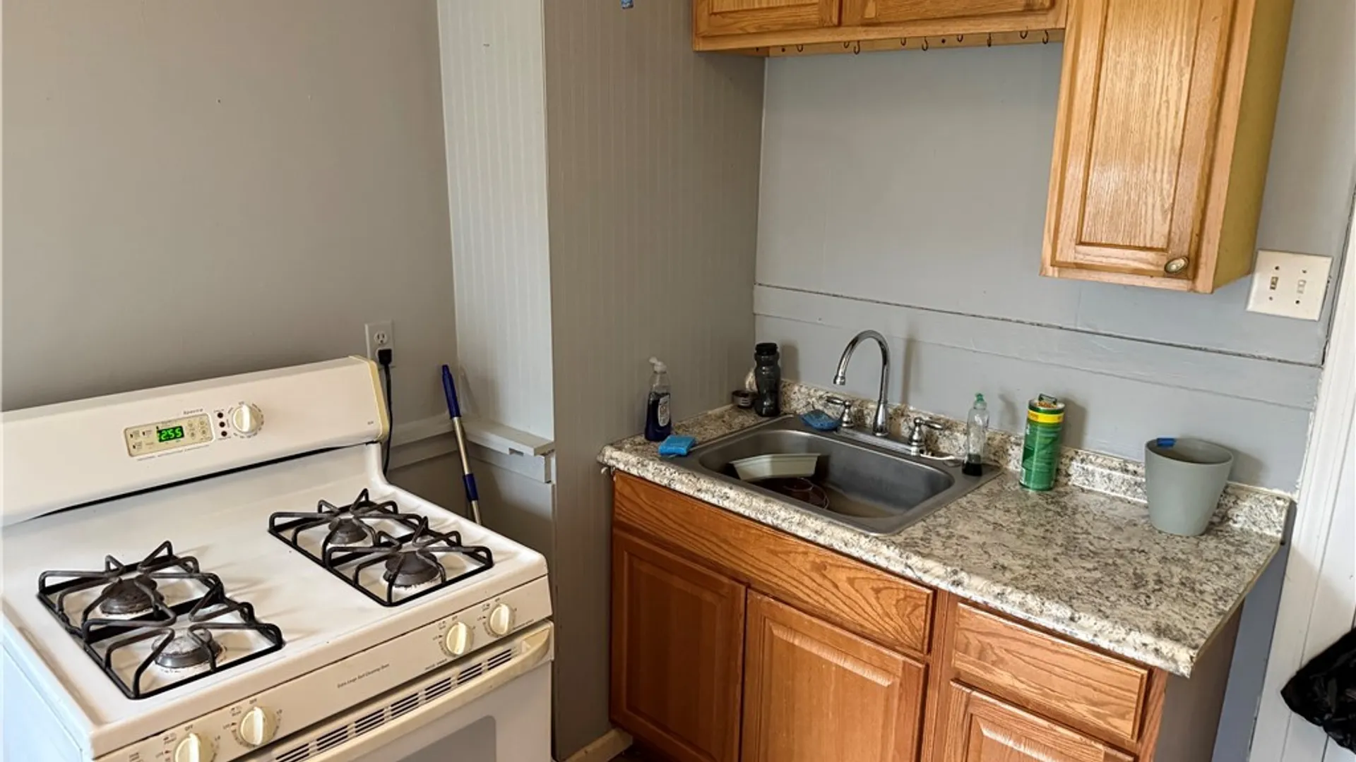 Property at 930 Brayton Park Place, Utica, NY 13502 17