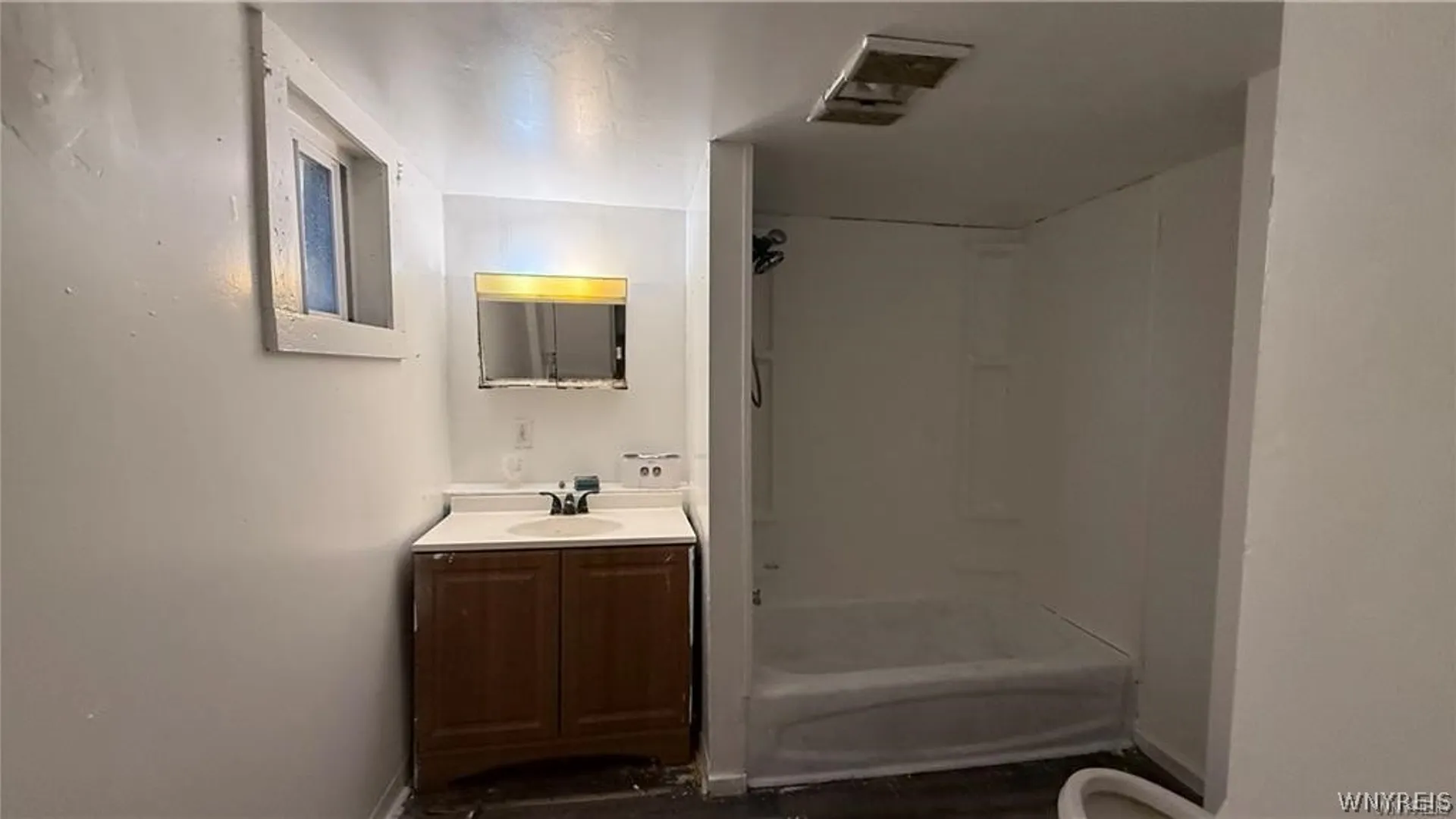 Property at 28 Dignity Circle, Buffalo, NY 14211 10