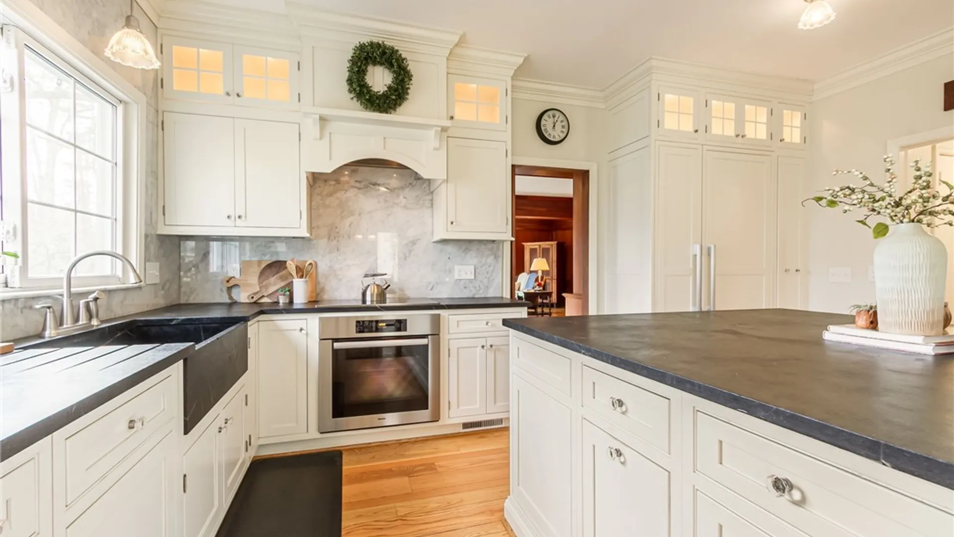 Property at 1 Stonegate Lane, Pittsford, NY 14534 24