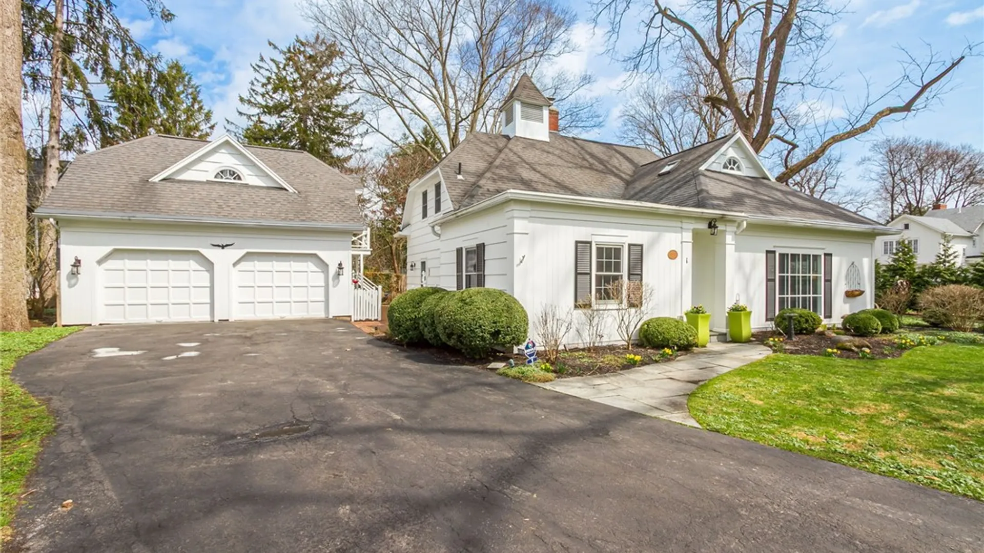 Property at 1 Stonegate Lane, Pittsford, NY 14534 4