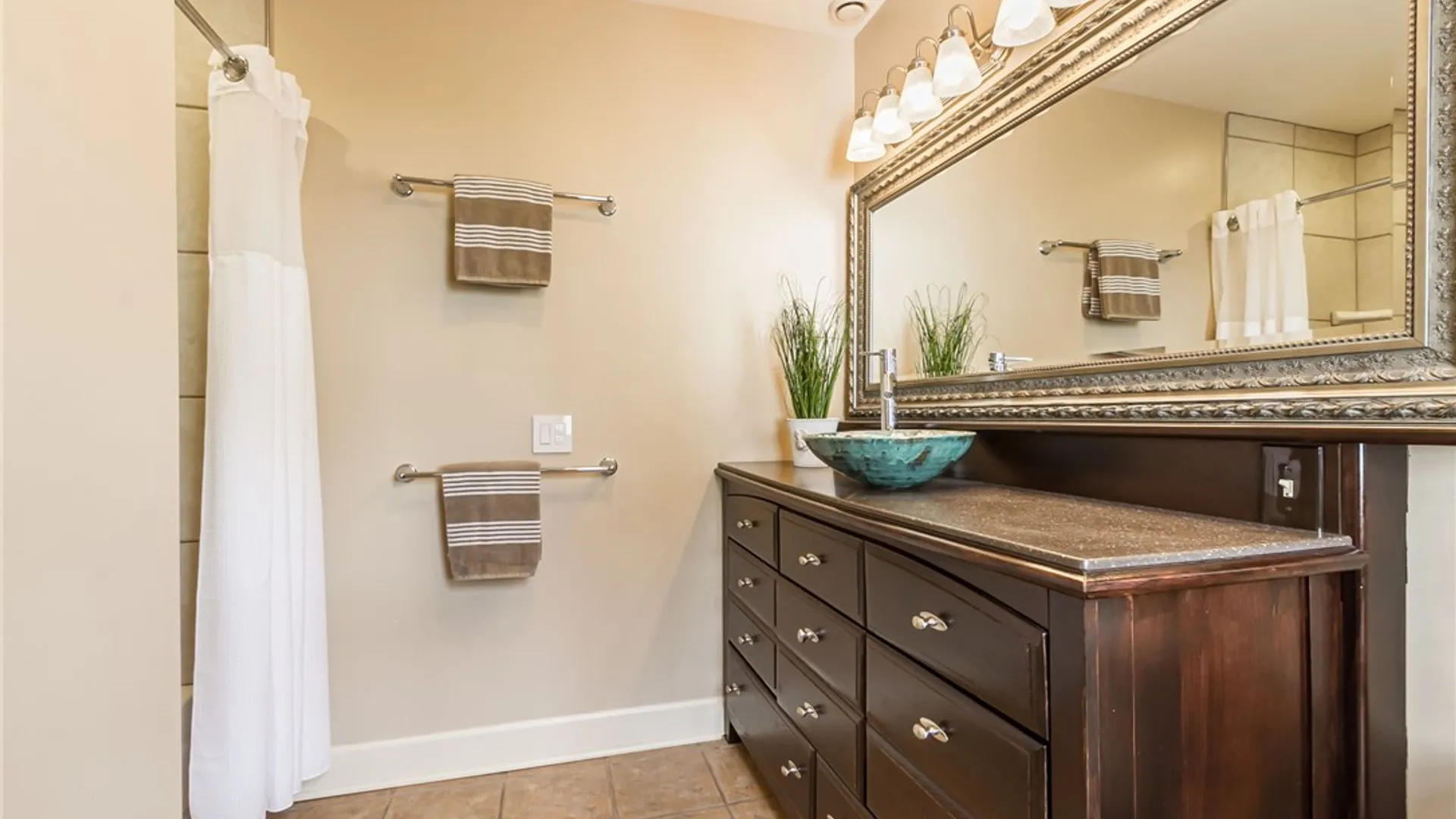 Property at 1 Stonegate Lane, Pittsford, NY 14534 46