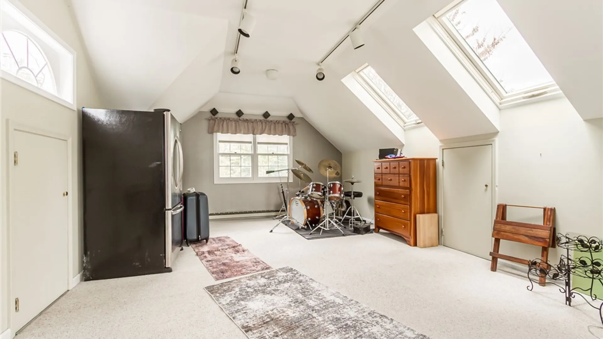 Property at 1 Stonegate Lane, Pittsford, NY 14534 50