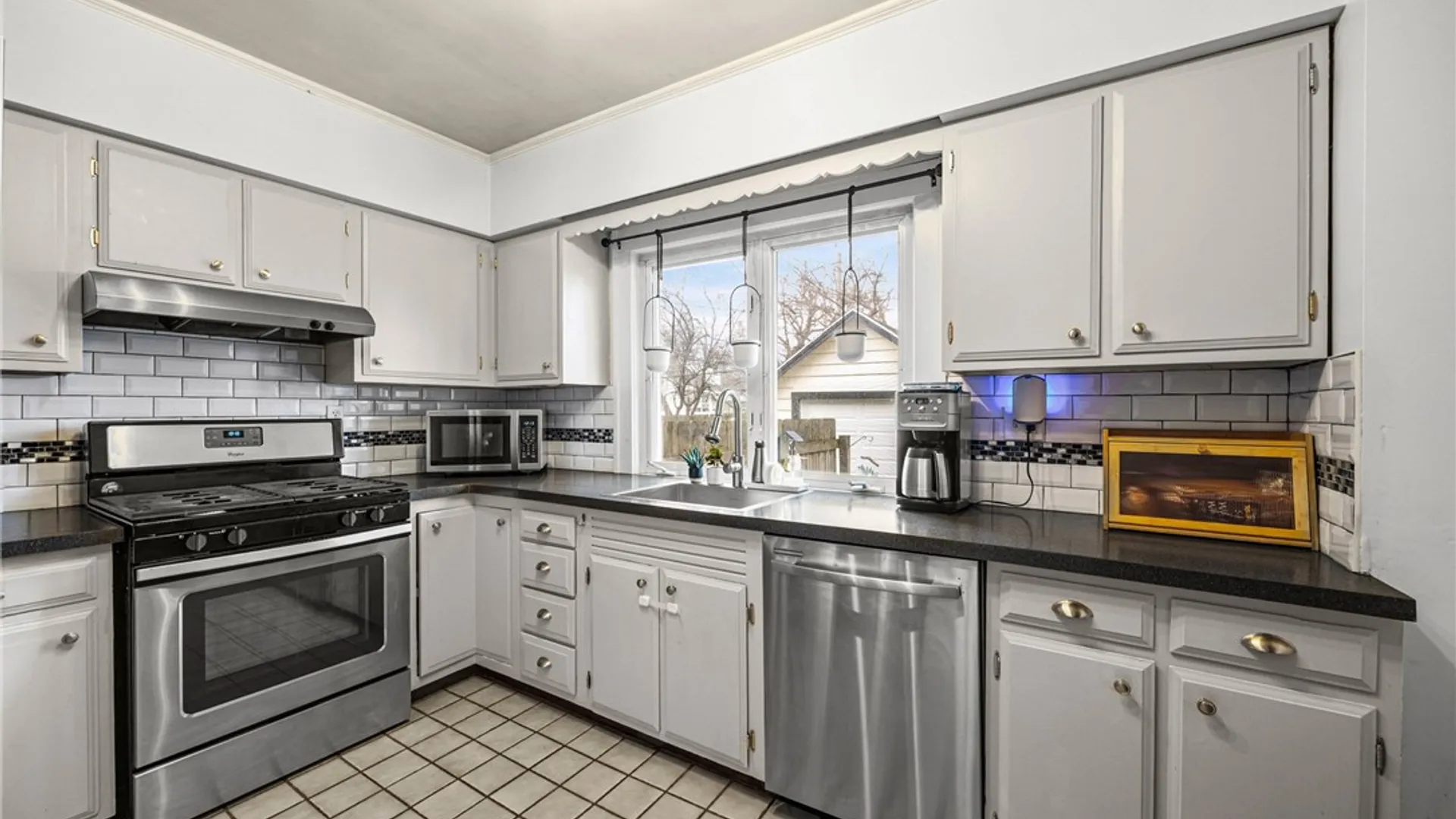 Property at 263 Somershire Drive, Irondequoit, NY 14617 15