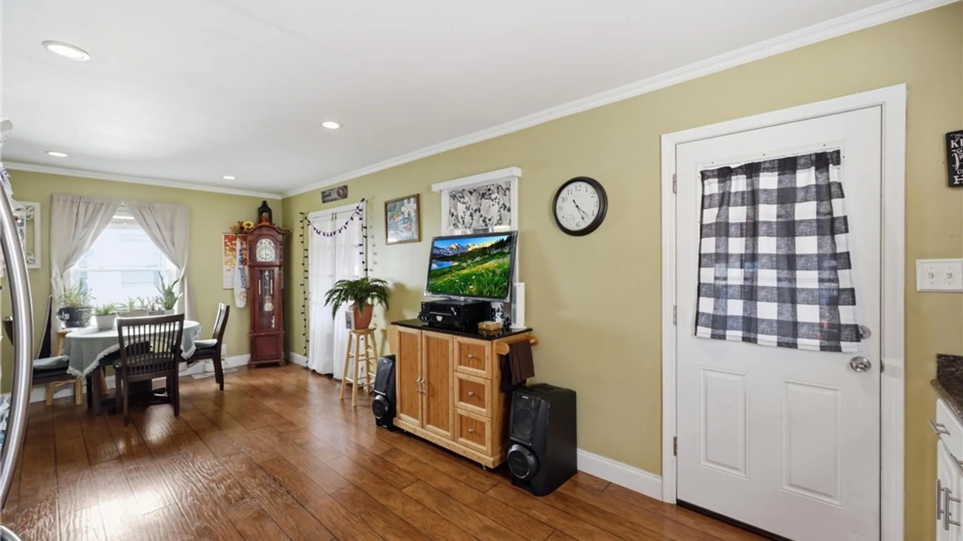 Property at 2733 Woodlawn Avenue, Niagara Falls, NY 14301 15