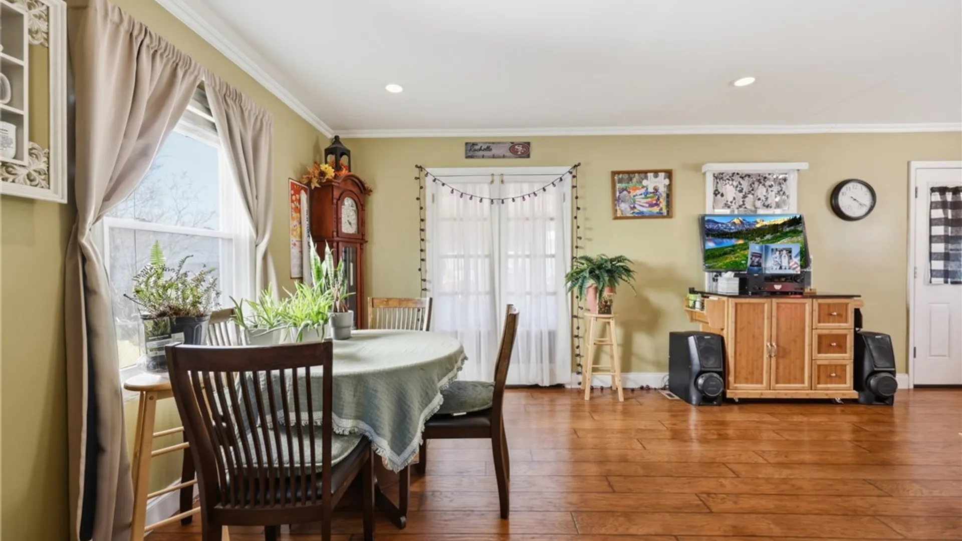 Property at 2733 Woodlawn Avenue, Niagara Falls, NY 14301 8