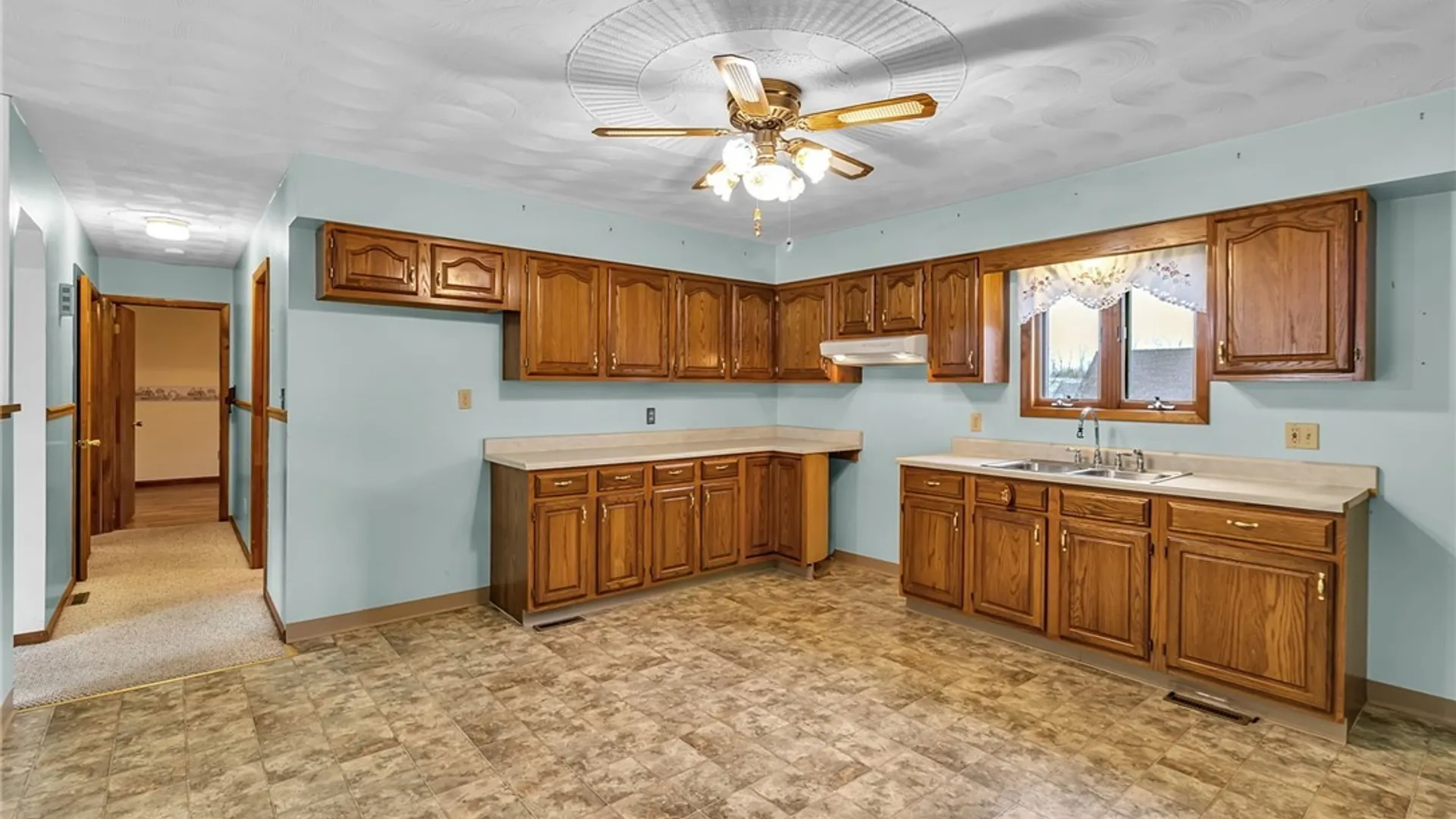 Property at 4555 Chester Avenue, Niagara, NY 14305 11