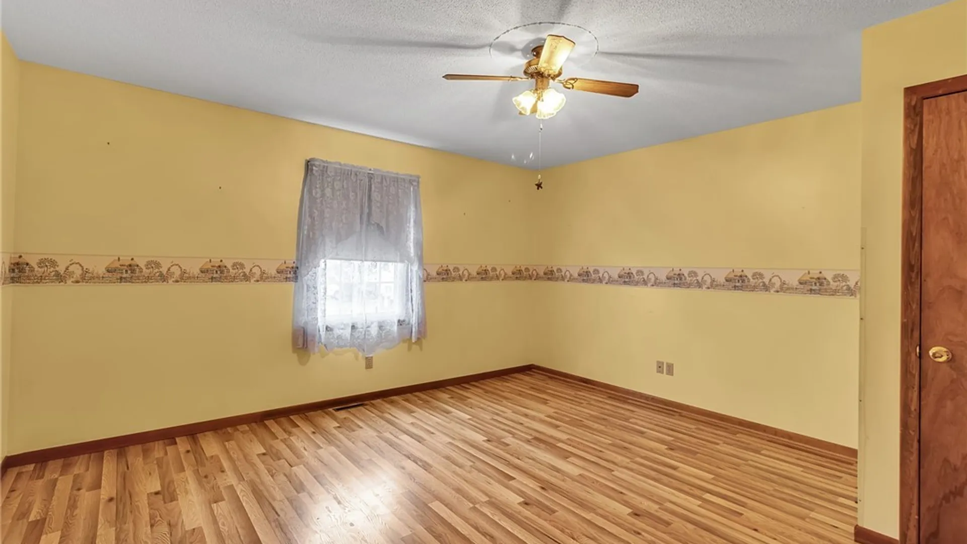 Property at 4555 Chester Avenue, Niagara, NY 14305 18