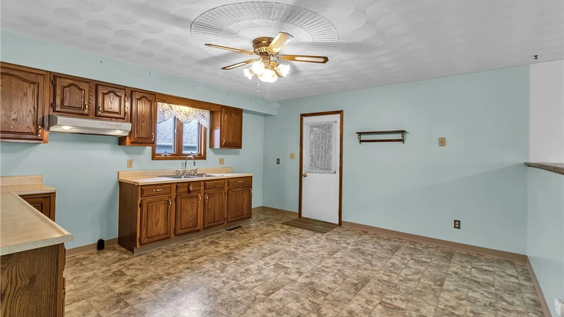 Property at 4555 Chester Avenue, Niagara, NY 14305 9