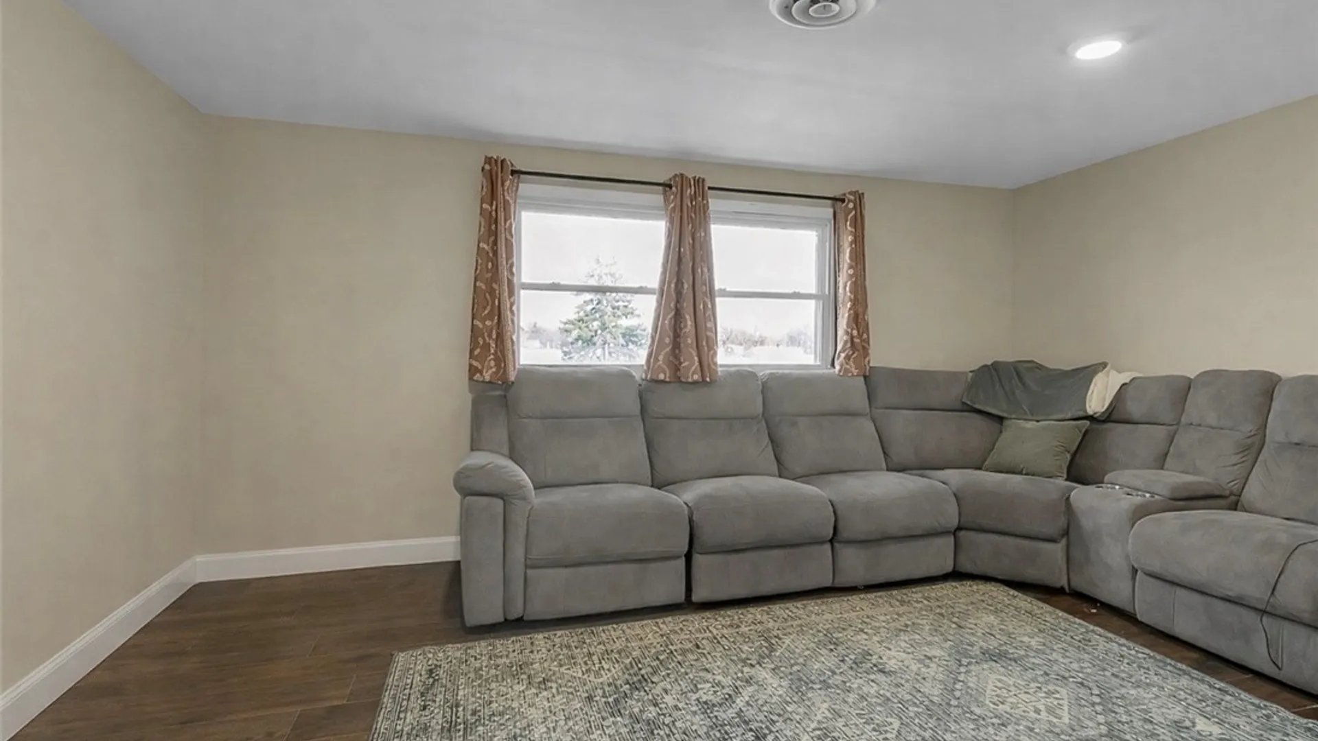 Property at 185 Lochland Drive, Cheektowaga, NY 14225 25