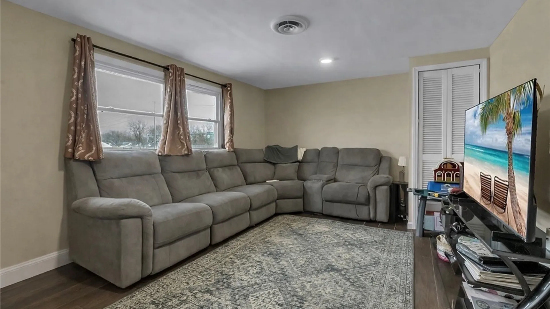 Property at 185 Lochland Drive, Cheektowaga, NY 14225 26