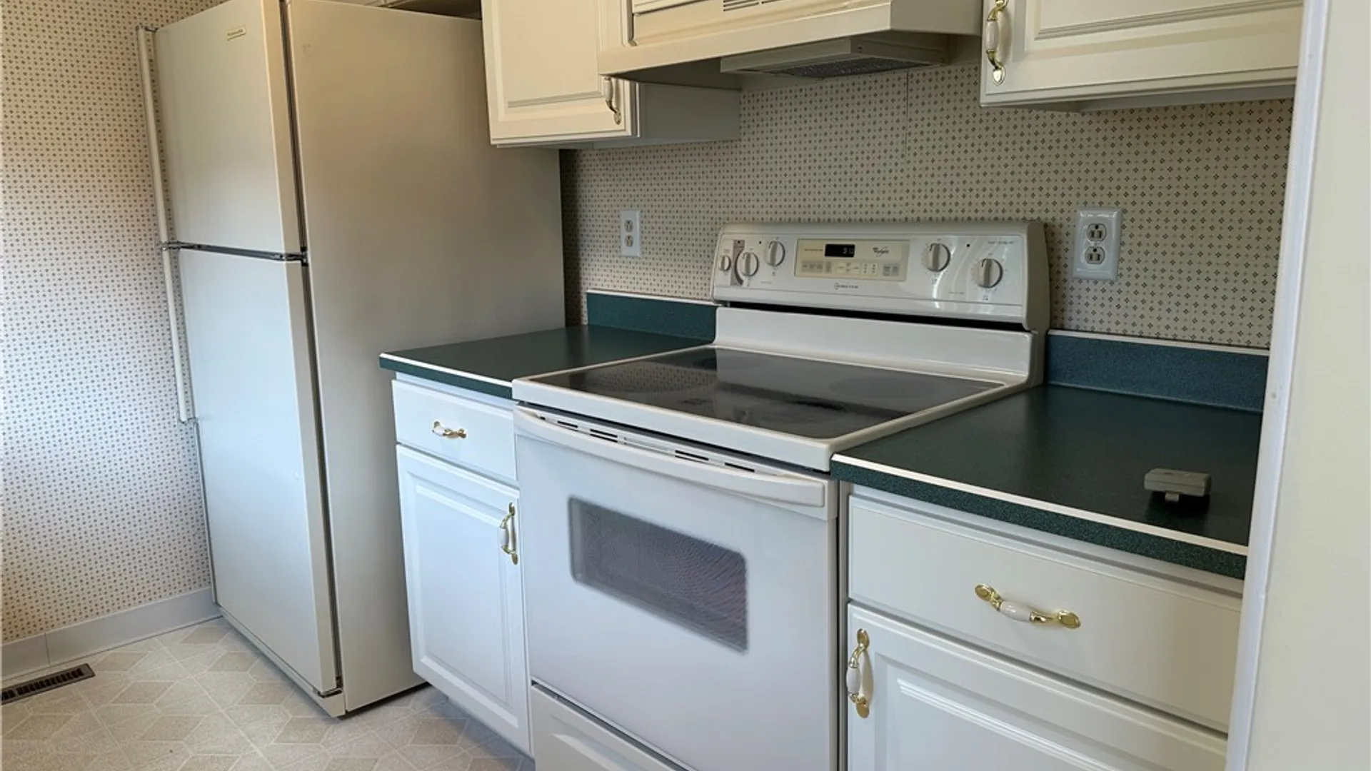 Property at 304 Charlesgate Circle, Amherst, NY 14051 13