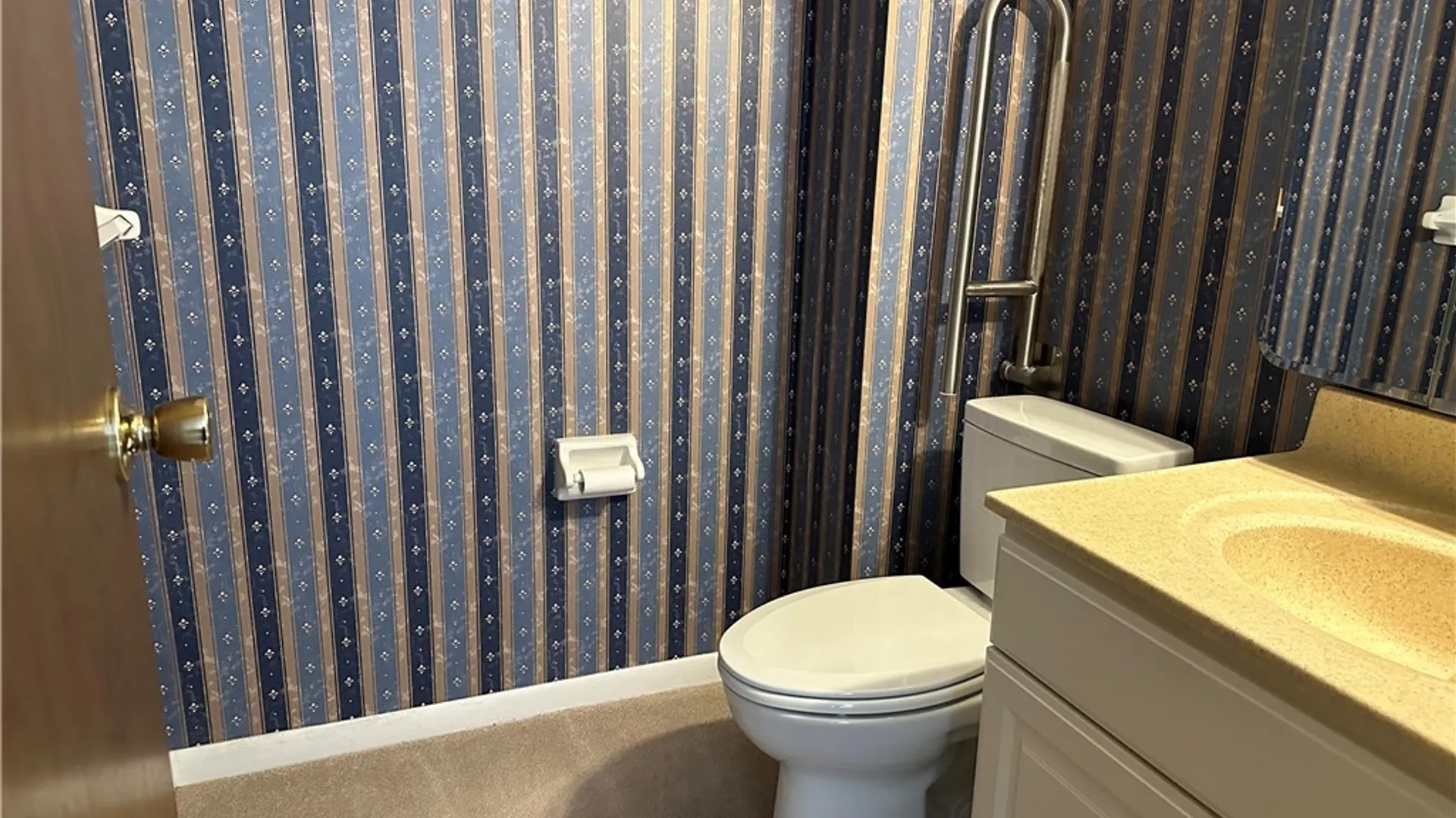 Property at 304 Charlesgate Circle, Amherst, NY 14051 15