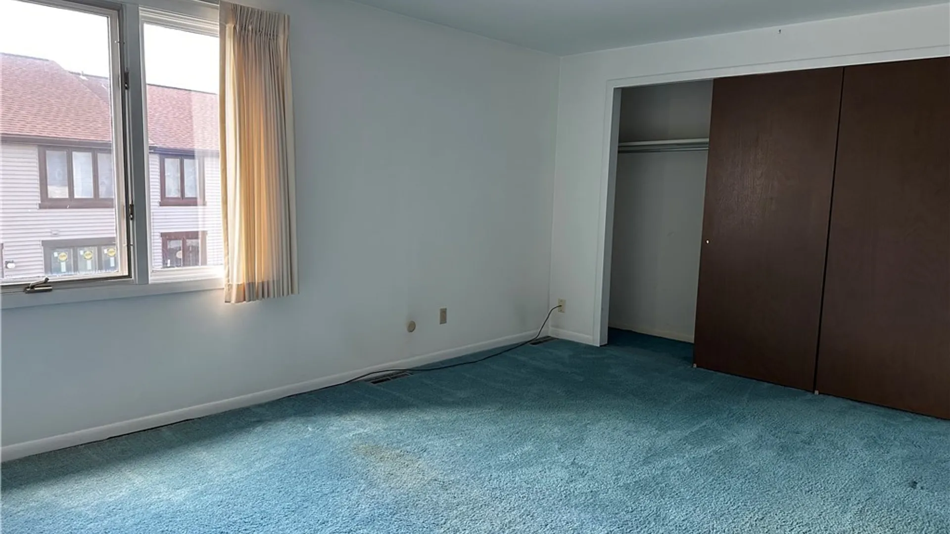 Property at 304 Charlesgate Circle, Amherst, NY 14051 16