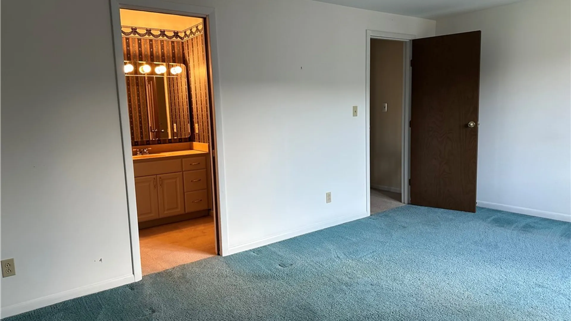 Property at 304 Charlesgate Circle, Amherst, NY 14051 18