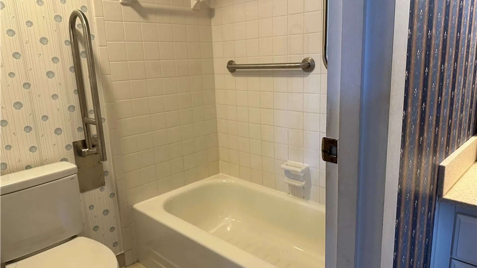 Property at 304 Charlesgate Circle, Amherst, NY 14051 19