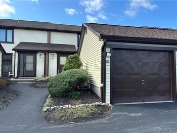 304 Charlesgate Circle, Amherst, NY 14051