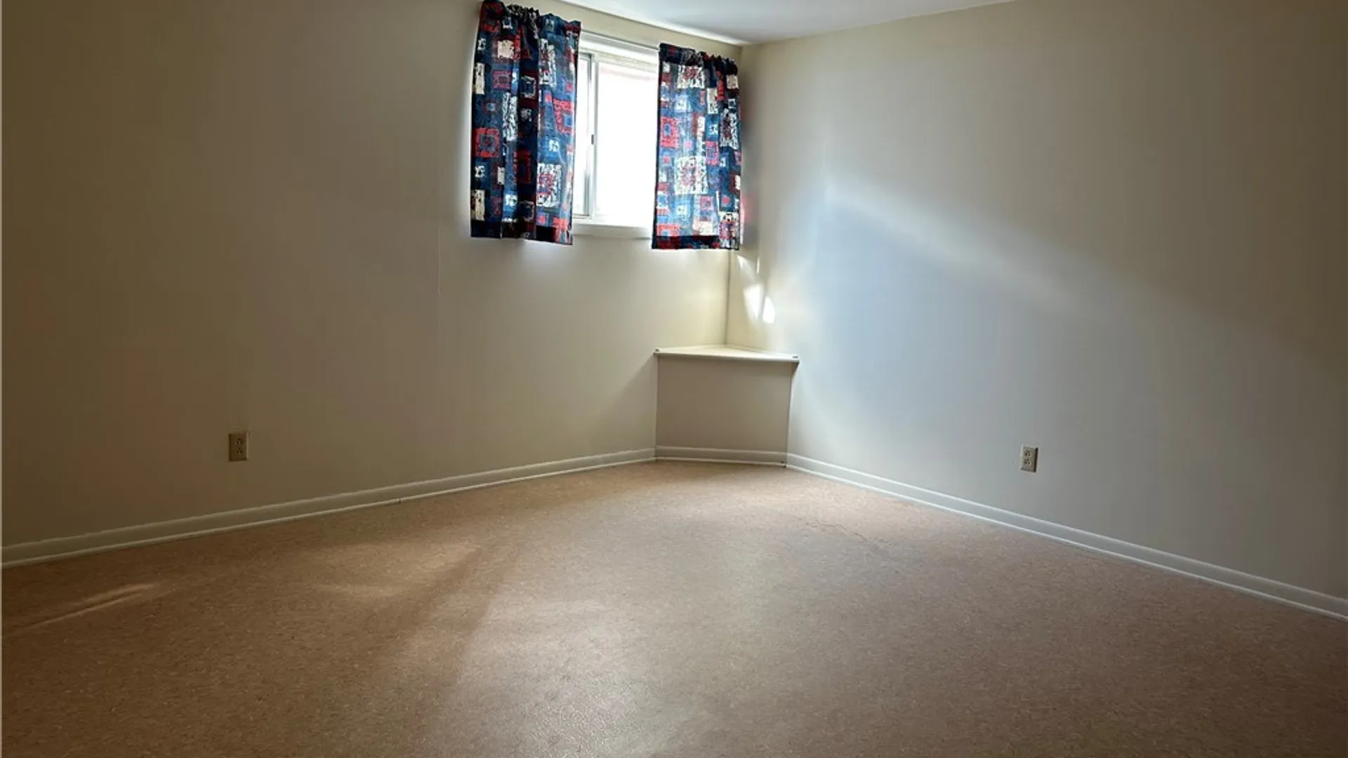 Property at 304 Charlesgate Circle, Amherst, NY 14051 23