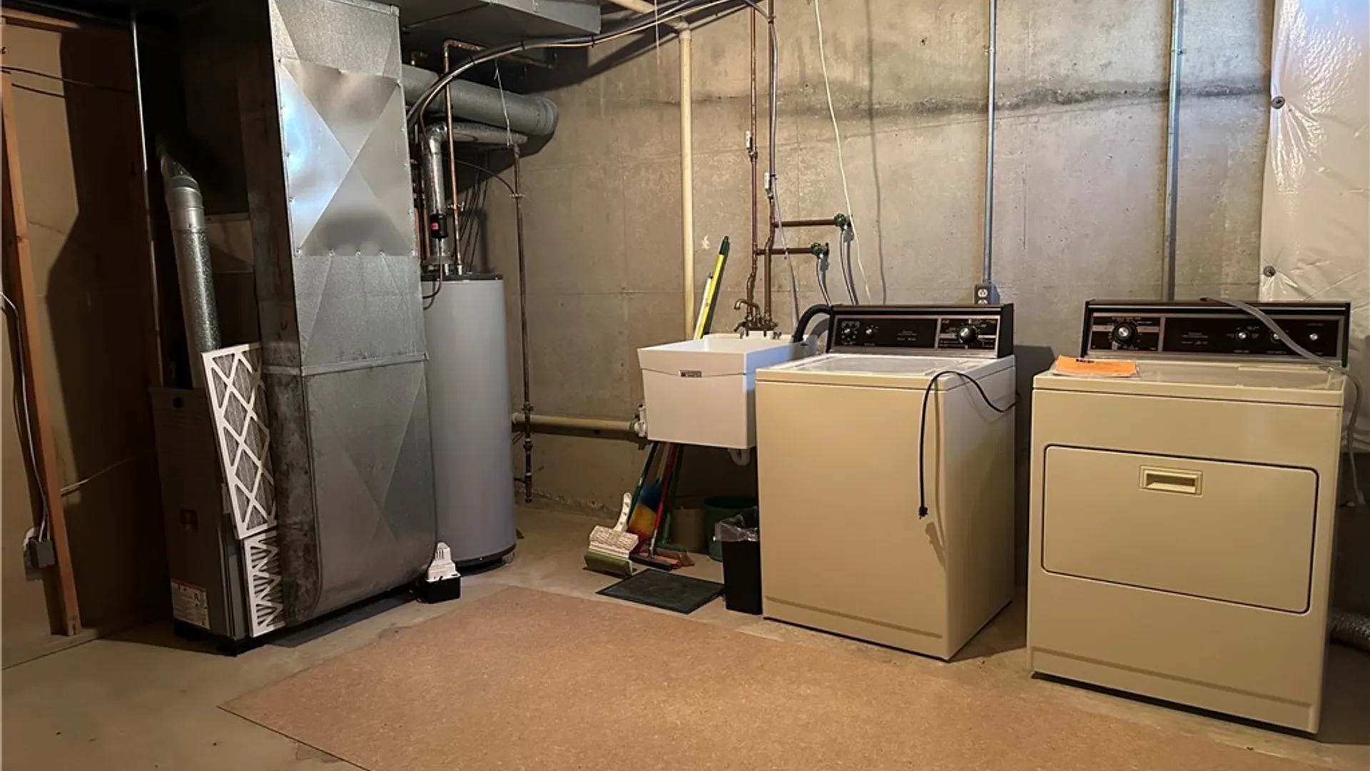 Property at 304 Charlesgate Circle, Amherst, NY 14051 25