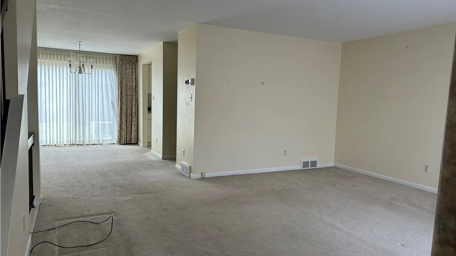 Property at 304 Charlesgate Circle, Amherst, NY 14051 3