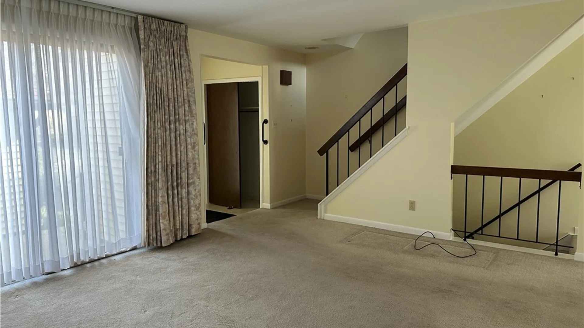 Property at 304 Charlesgate Circle, Amherst, NY 14051 4