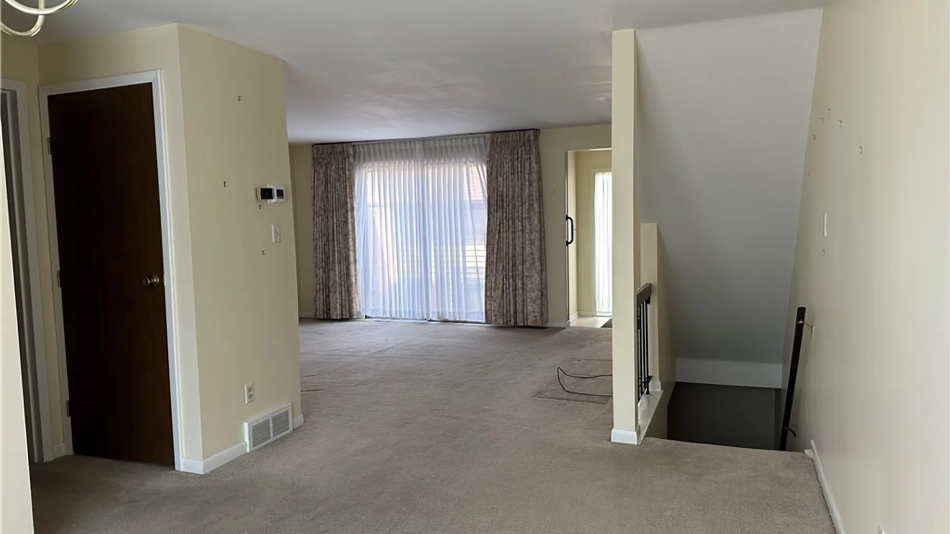 Property at 304 Charlesgate Circle, Amherst, NY 14051 6