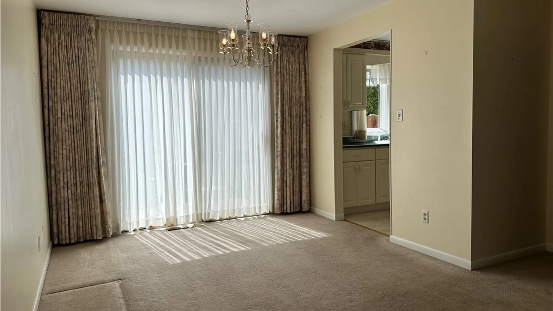 Property at 304 Charlesgate Circle, Amherst, NY 14051 9