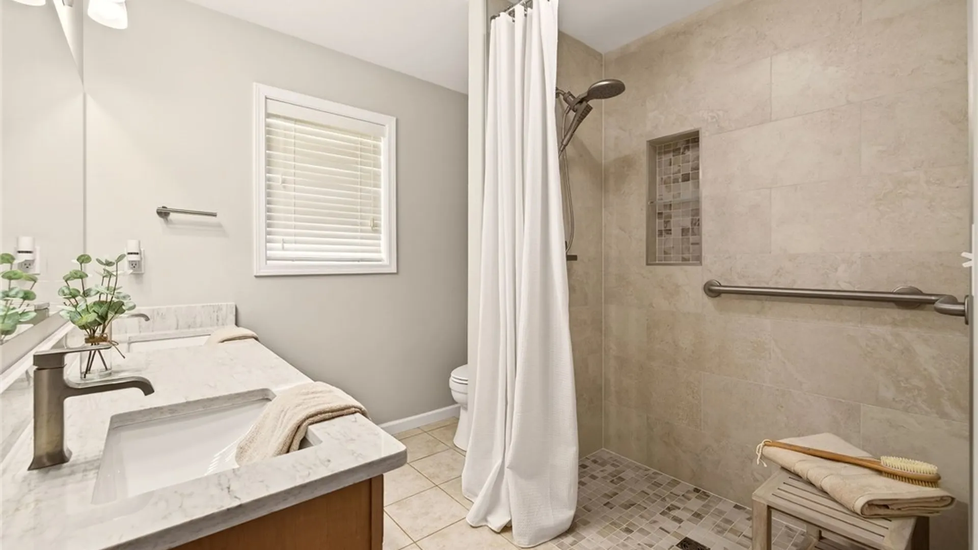 Property at 39 Angela Villa Lane, Greece, NY 14626 10