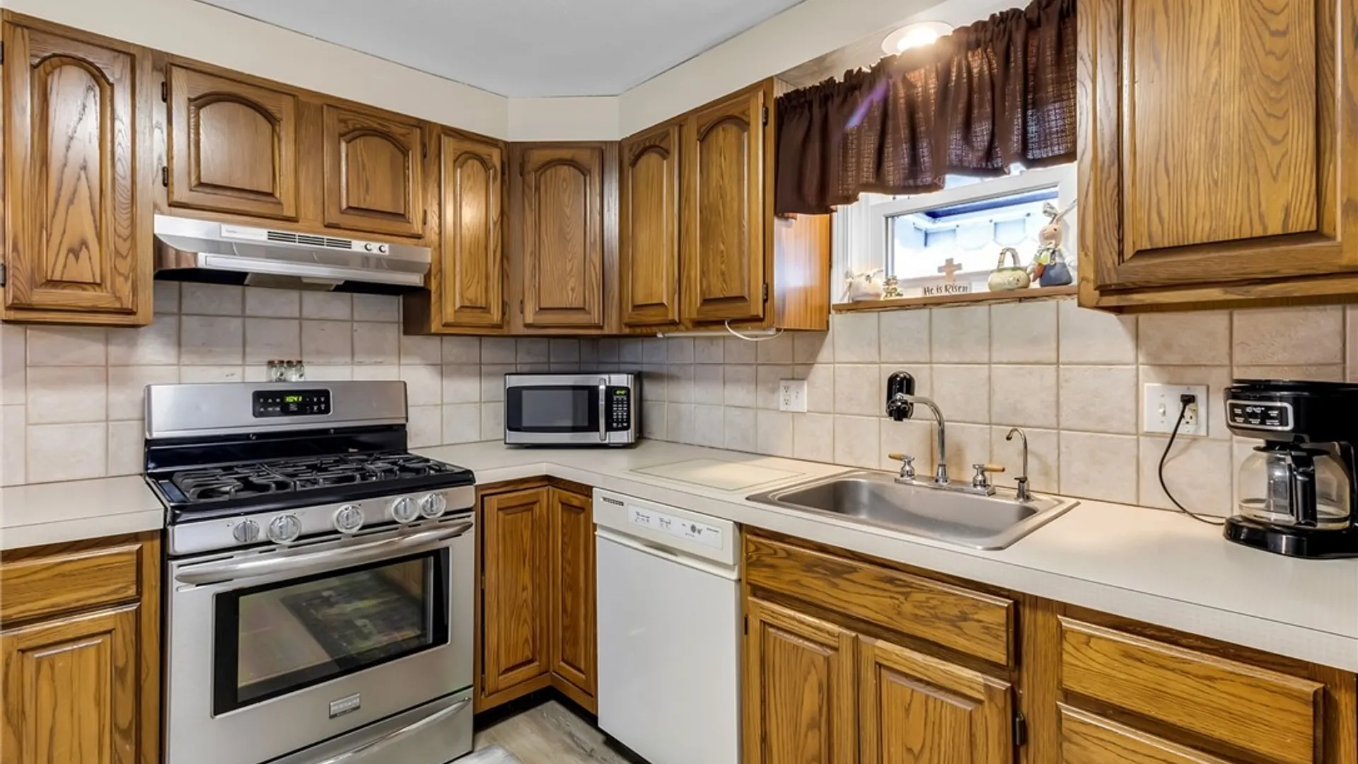 Property at 39 Airview Terrace, Cheektowaga, NY 14043 13