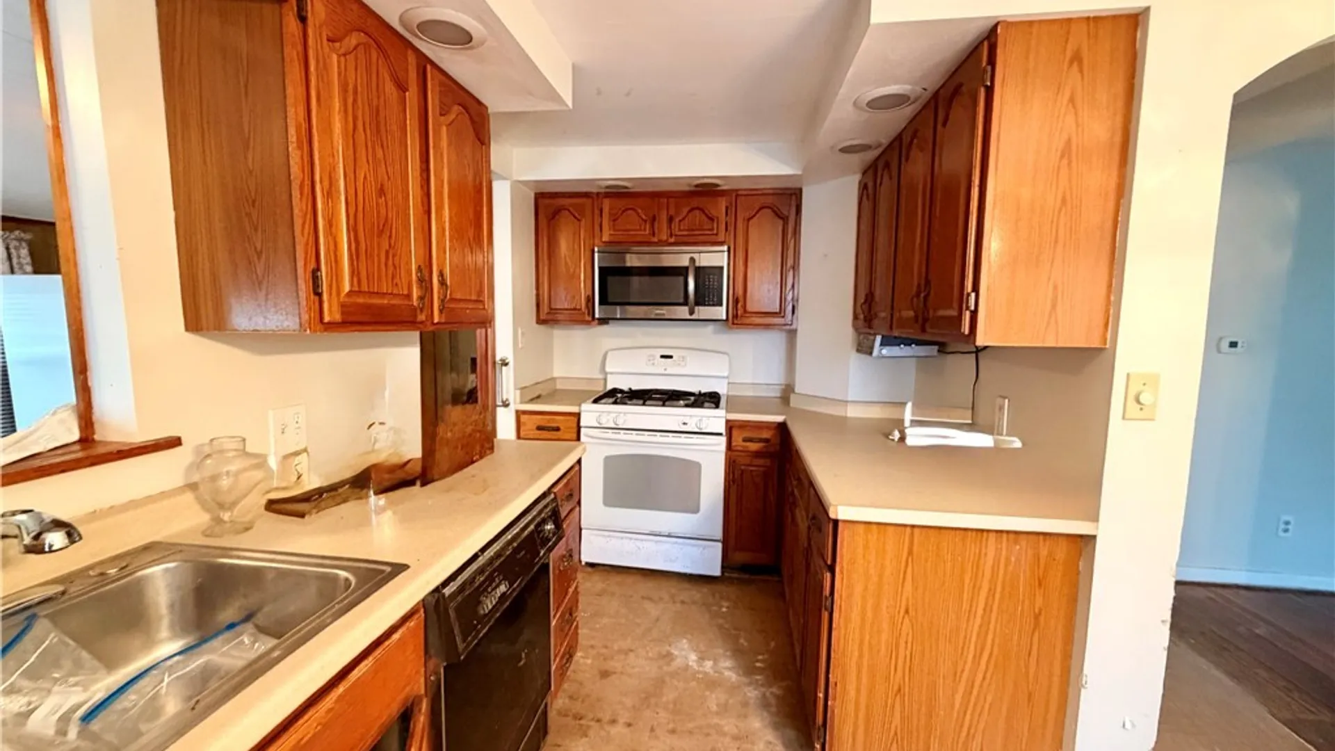 Property at 6584 Hamilton Drive, Evans, NY 14047 4