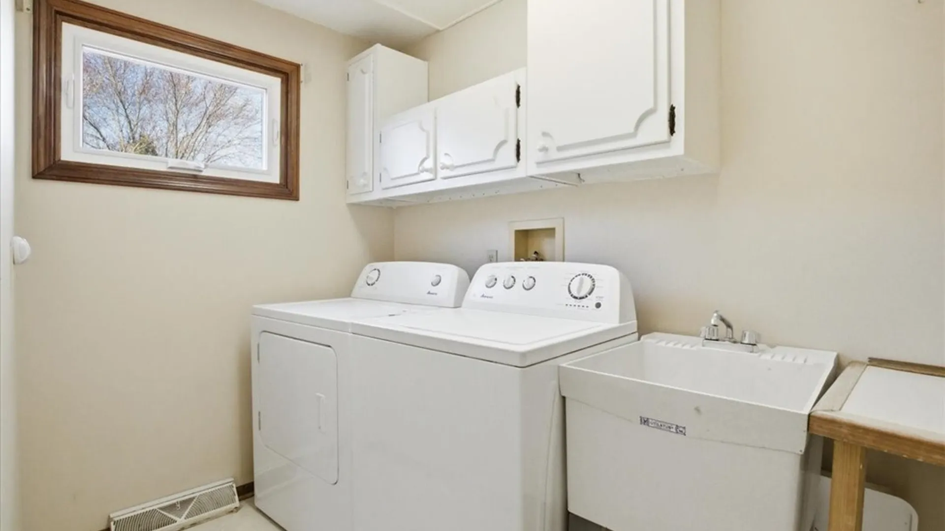 Property at 123 Larkspur Lane, Amherst, NY 14228 18