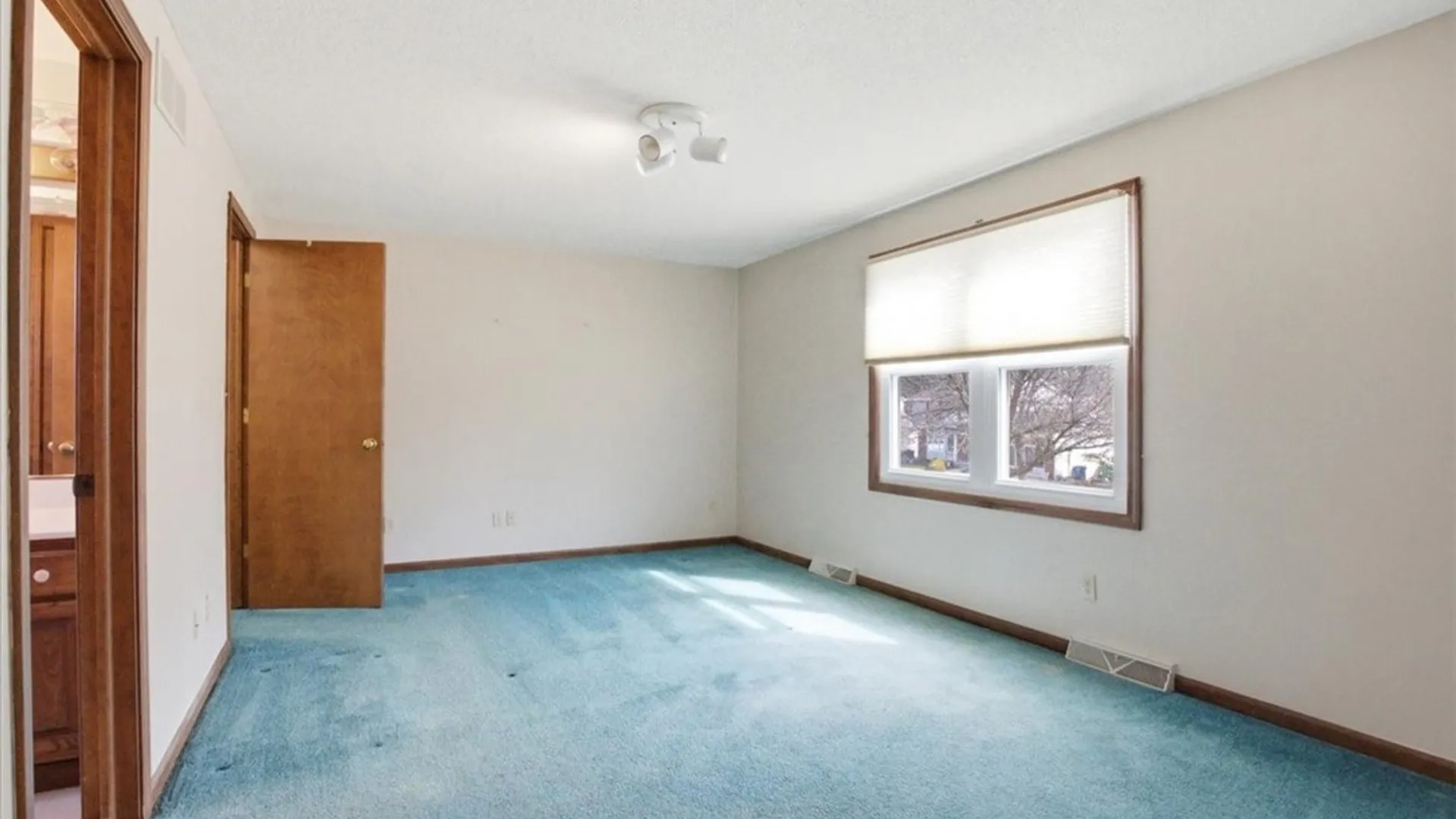 Property at 123 Larkspur Lane, Amherst, NY 14228 9