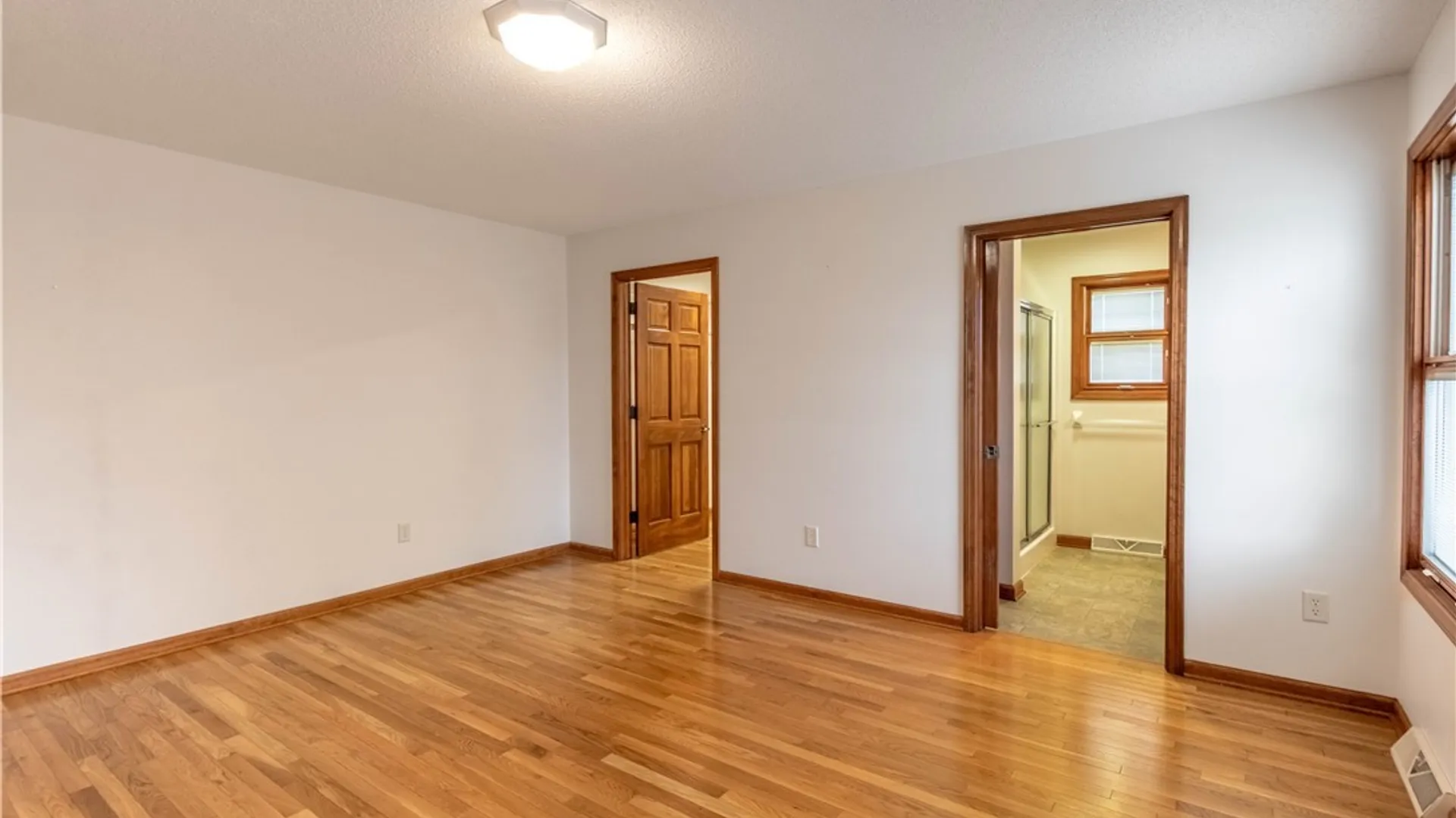 Property at 2 Lakeside Circle, Elma, NY 14059 28