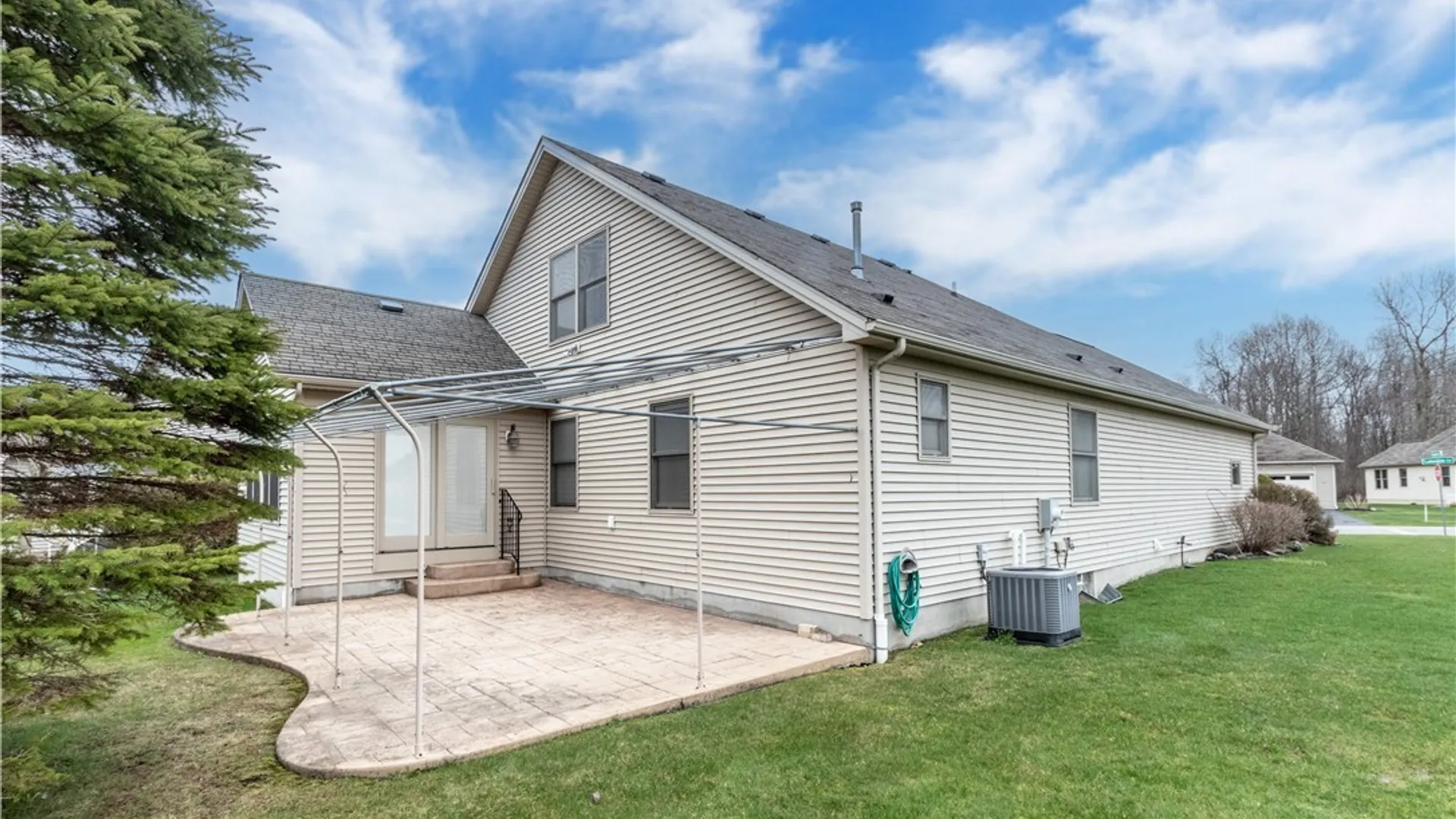 Property at 2 Lakeside Circle, Elma, NY 14059 5