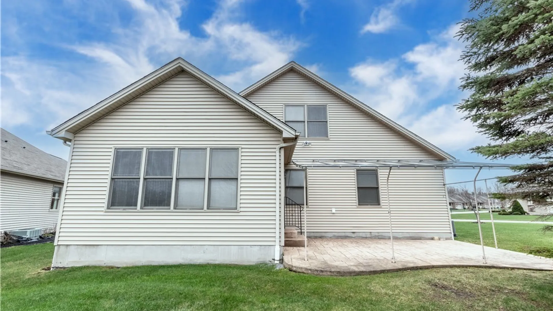 Property at 2 Lakeside Circle, Elma, NY 14059 6