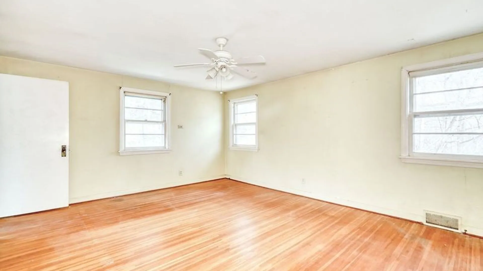 Property at 262 Commodore Parkway, Brighton, NY 14625 28