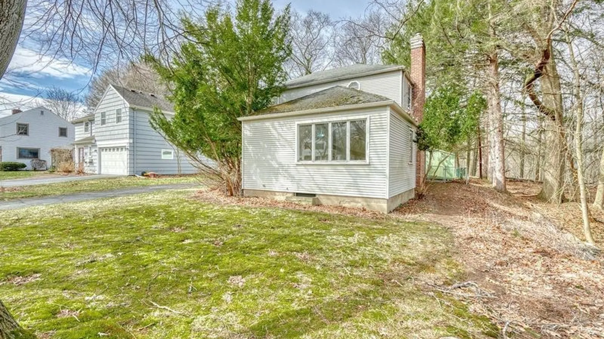 Property at 262 Commodore Parkway, Brighton, NY 14625 3