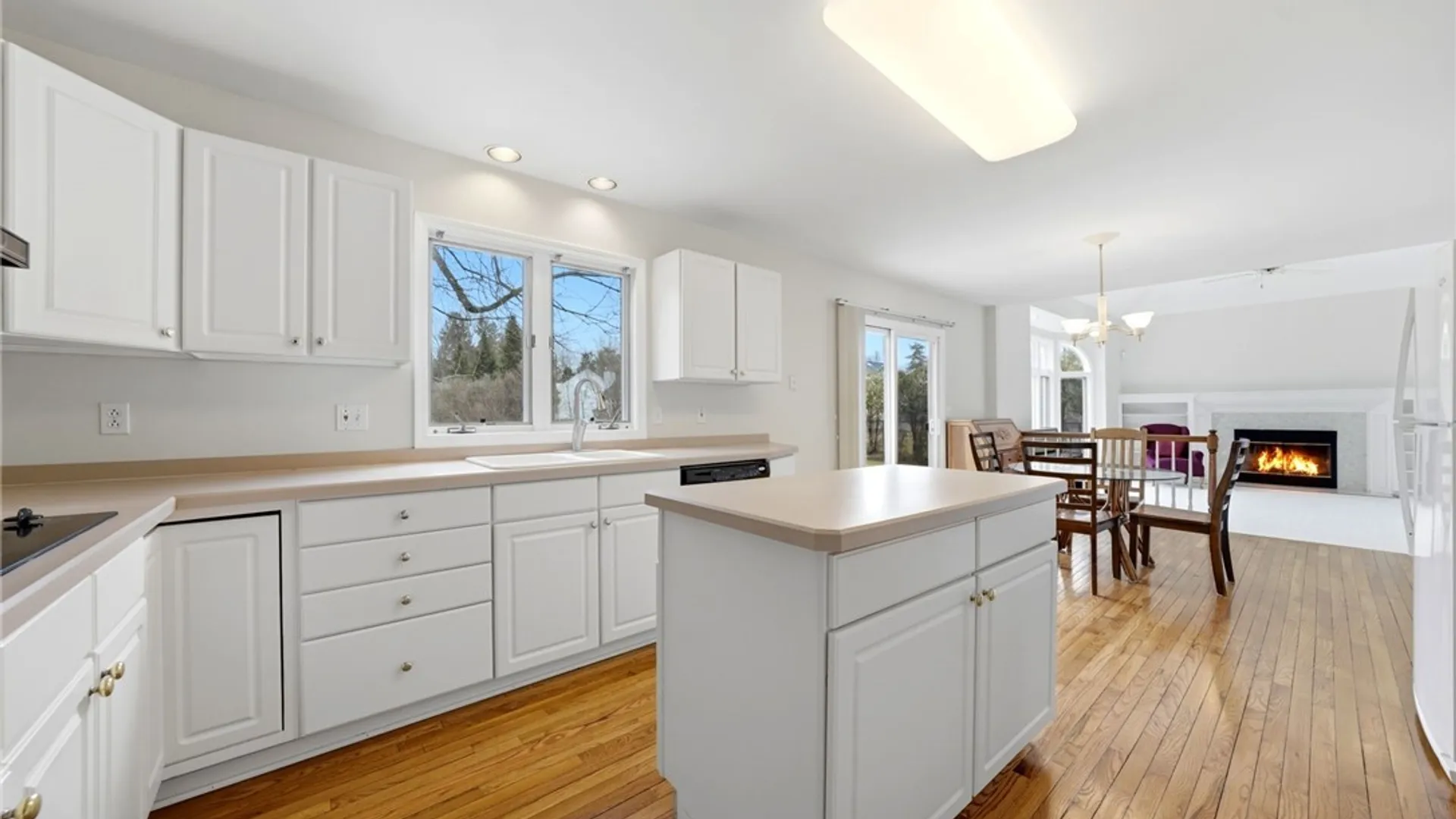 Property at 7 Pinelake Drive, Amherst, NY 14221 15