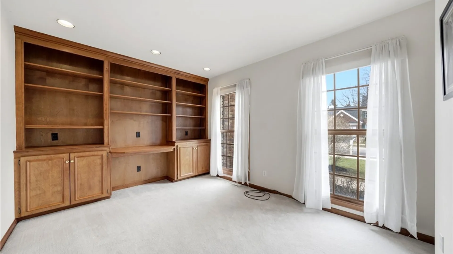 Property at 7 Pinelake Drive, Amherst, NY 14221 5