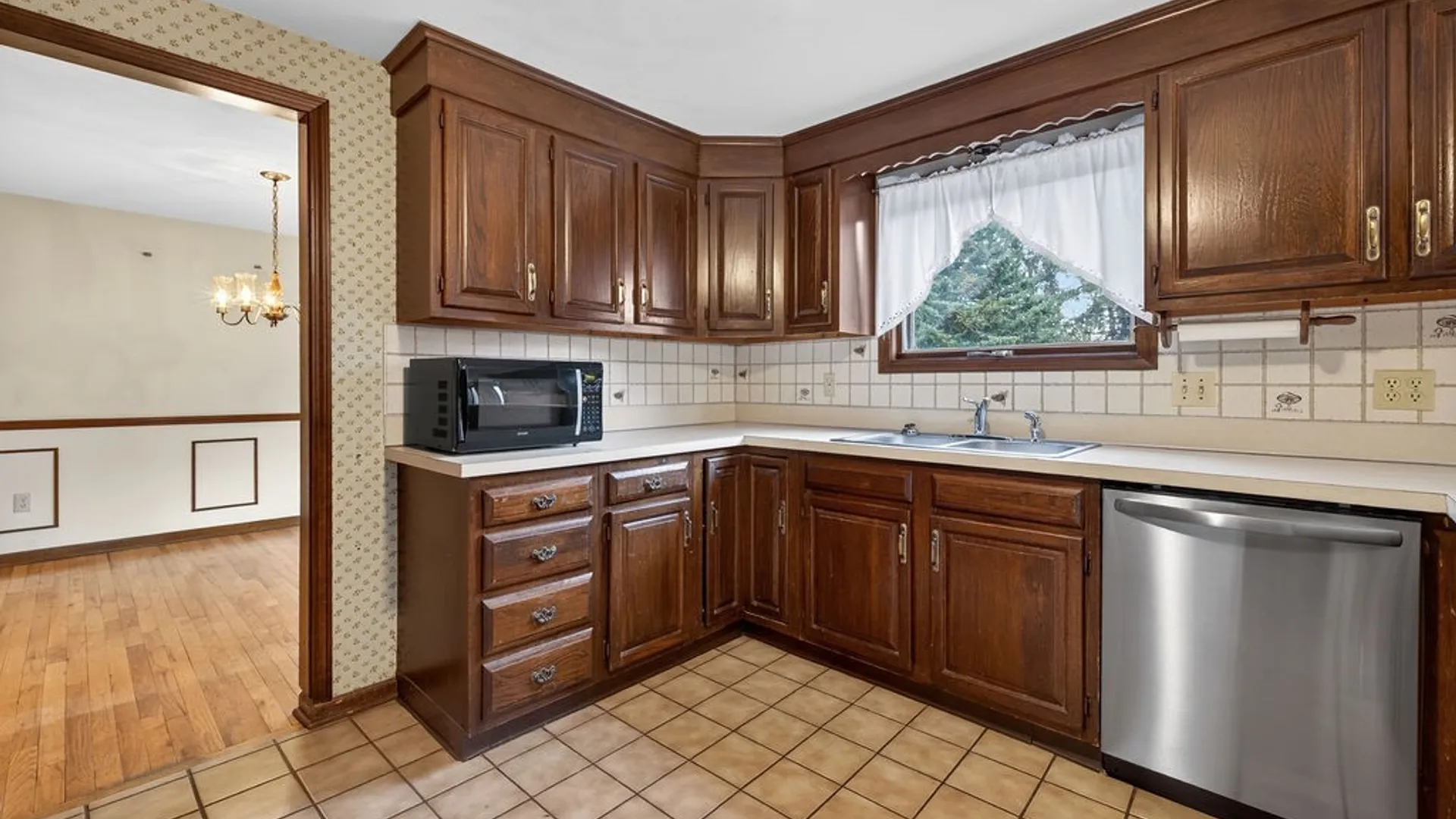 Property at 110 Kaymar Drive, Clay, NY 13212 14