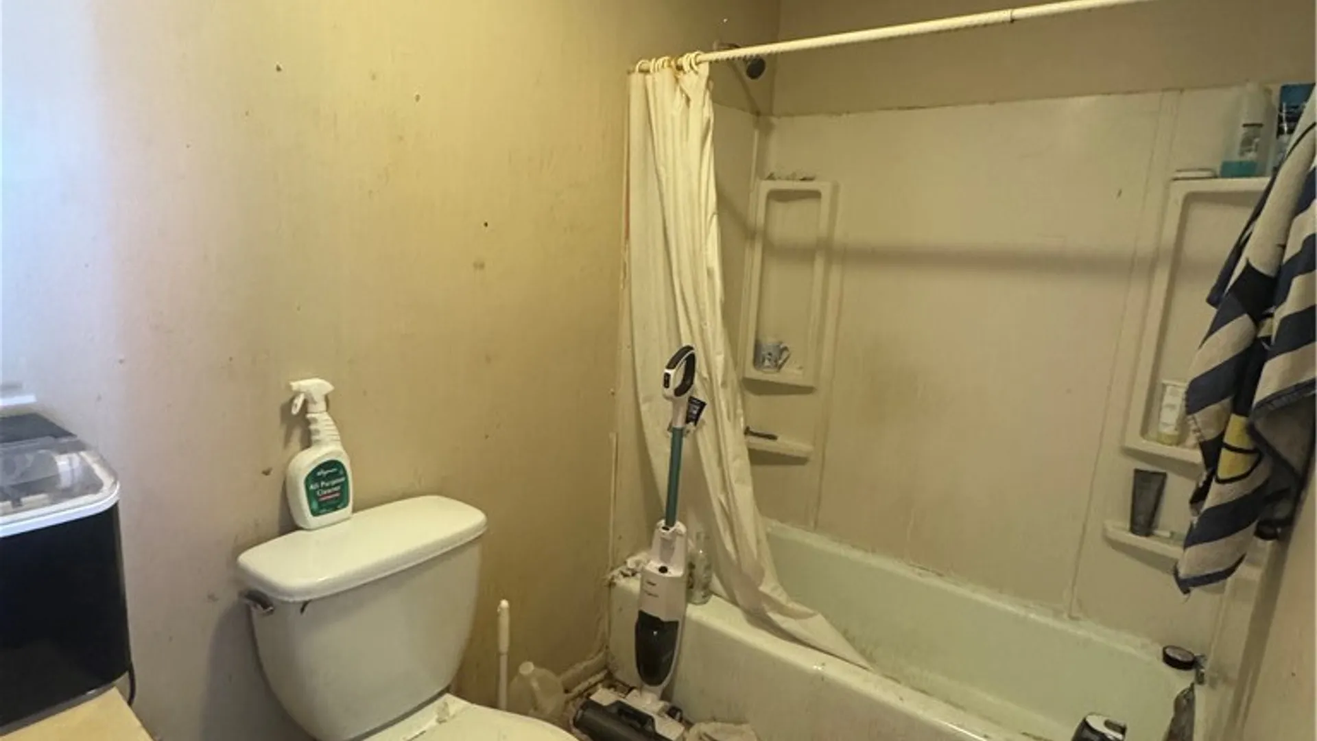 Property at 351 Jefferson Avenue, Rochester, NY 14611 4