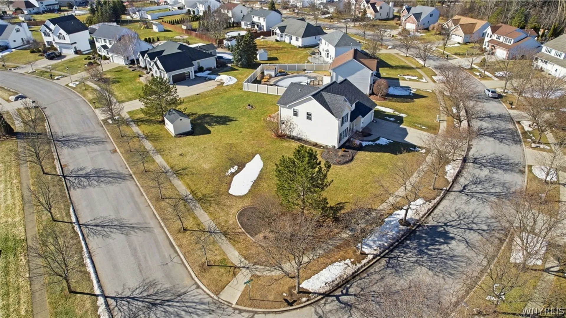 Property at 72 Michaels Walk, Lancaster, NY 14086 35