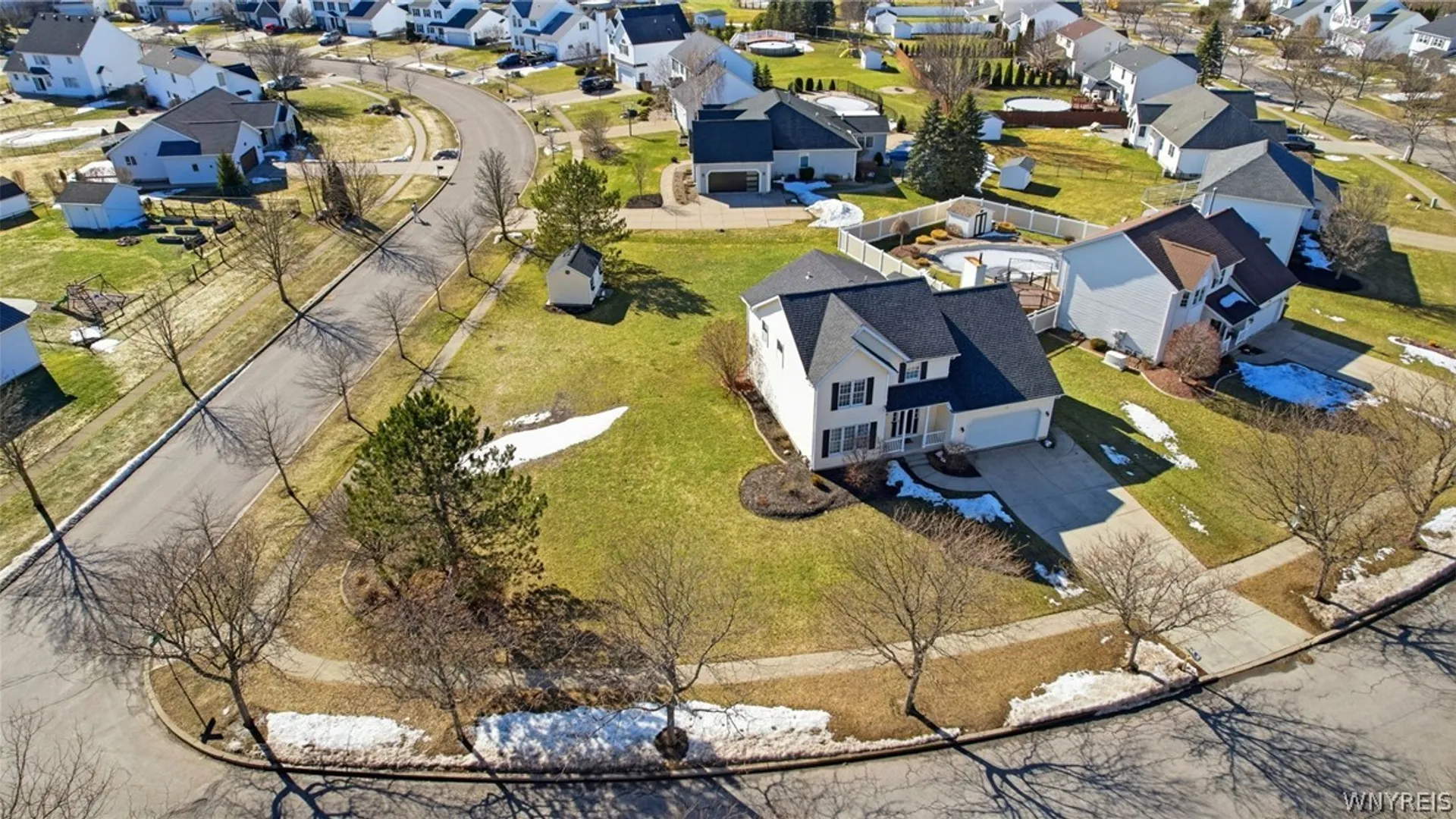 Property at 72 Michaels Walk, Lancaster, NY 14086 36