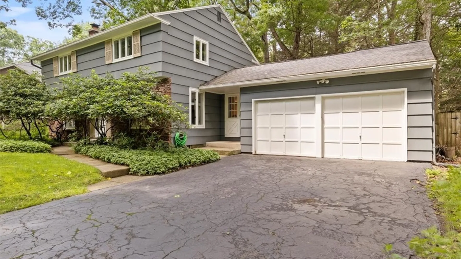 Property at 485 Oakridge Drive, Irondequoit, NY 14617 2